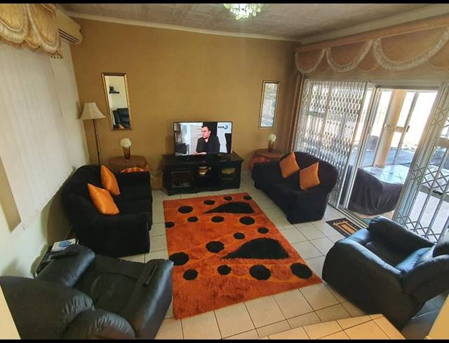 5 BEDROOM HOUSE FOR SALE IN CENTENARY PARK